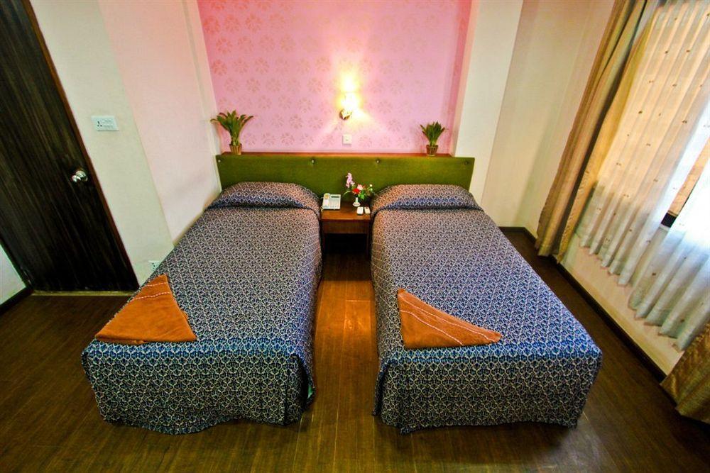Backyard Hotel Kathmandu Exterior foto